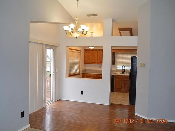 5th image of 1561 Spring Ct