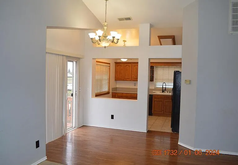 1561 Spring Ct — Photo 5