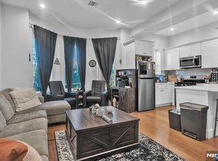 813 6th St #1, Secaucus, NJ 07094