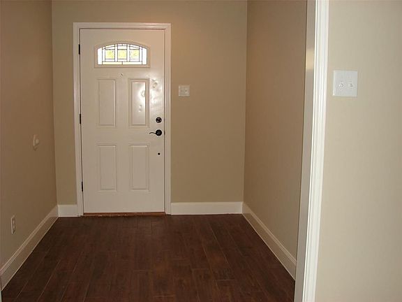 3rd image of 211 Bragg Ct