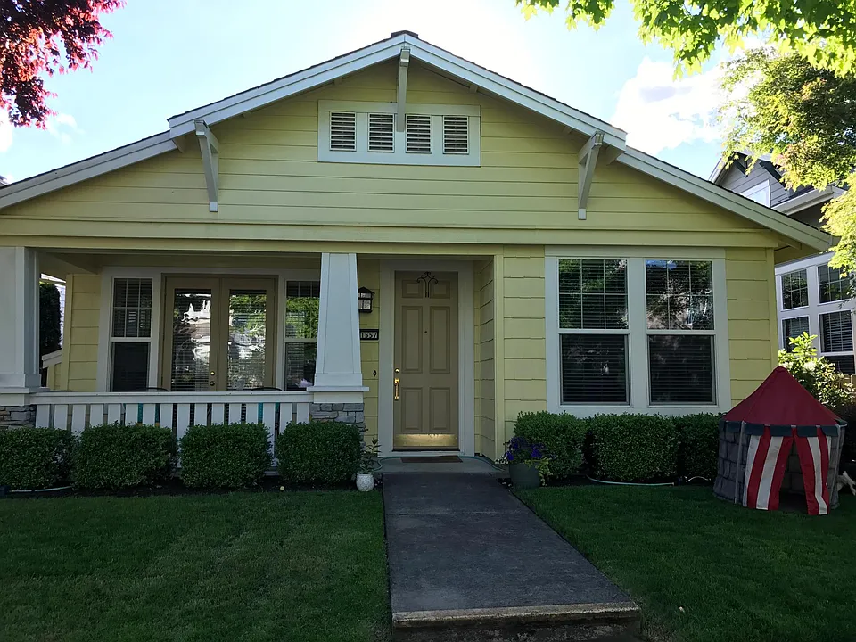 1557 NE 64th Ave