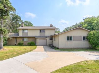 3129 Warrensville Center Rd, Shaker Heights, OH 44122