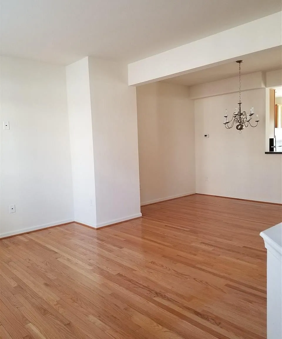 3 bed, 2.5 bath, 1622 sqft, $2,300 — Photo 2