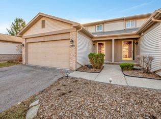 6833 Deer Run Ct S, Westland, MI 48185