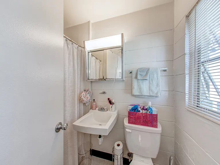 321 SW 13th St — Photo 12