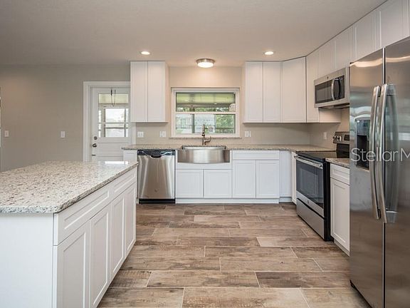 5th image of 519 Parkwood Ct