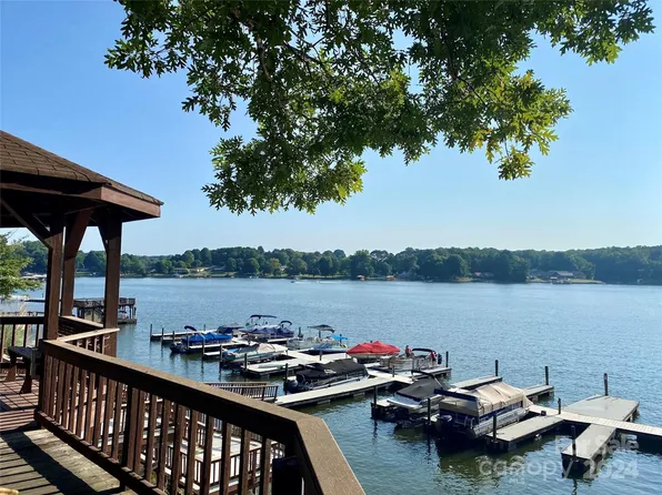 3670 W Bay Dr, Sherrills Ford, NC 28673