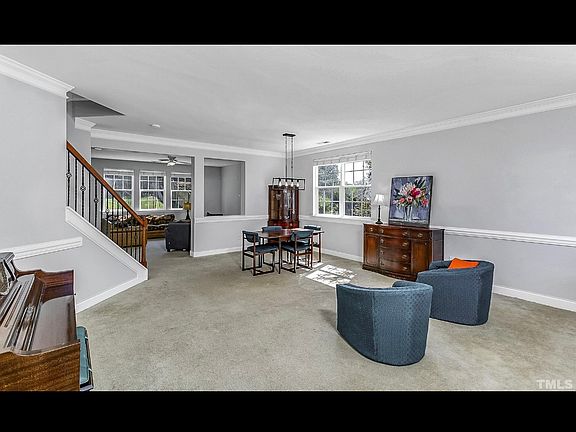 3rd image of 303 Rondelay Dr