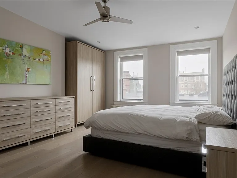 135 Commonwealth Ave — Photo 20