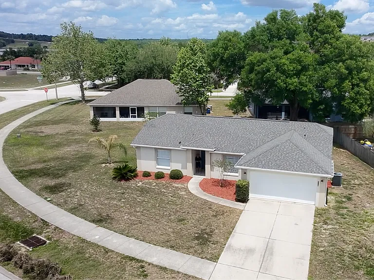 325 Trade Wind Dr — Photo 2