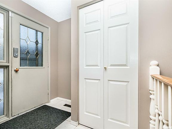 2nd image of 1018 Whitewood Cres