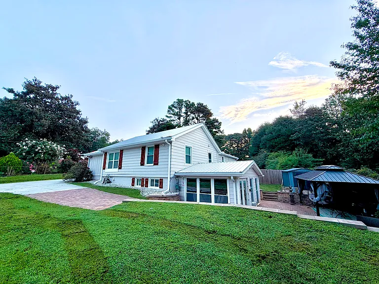 2836 E Mount Tabor Cir — Photo 6
