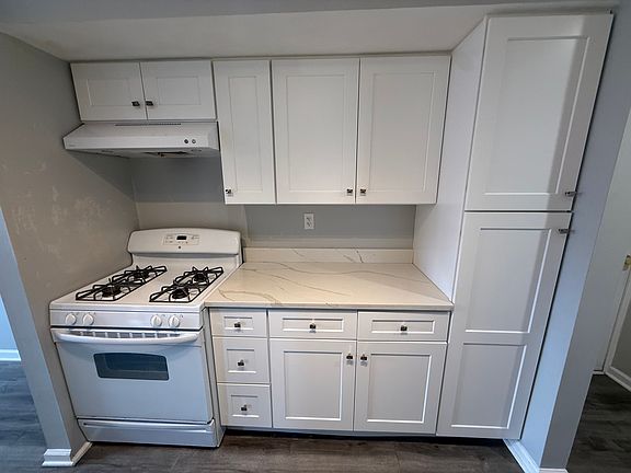 5th image of 34 Powderhorn Ct