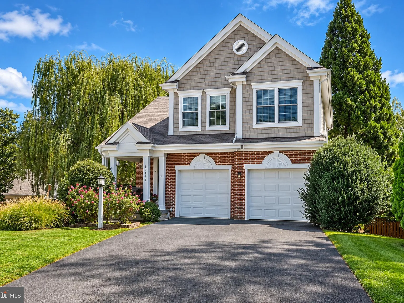 4 bed, 3.5 bath, 2437 sqft, $3,700 — Photo 2