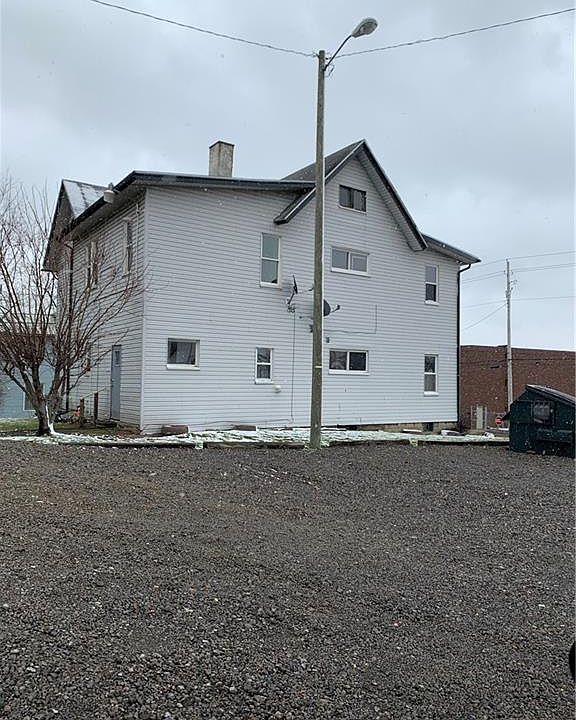 2nd image of 319 12th St NE