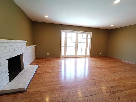 3rd image of 1195 Buchanan Dr