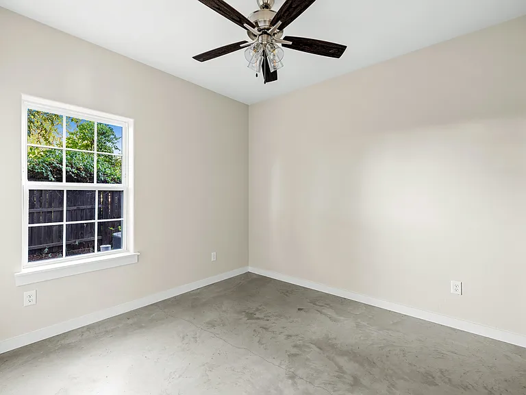 2290 W Tarleton St — Photo 9
