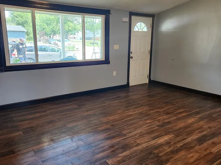 803 W Donaldson Ave — Photo 2