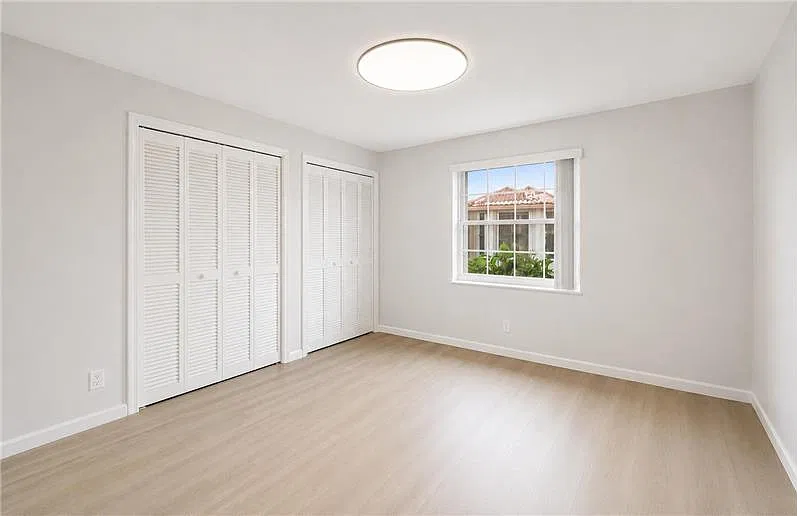 4 bed, 4.0 bath, 2484 sqft, $5,600 — Photo 3
