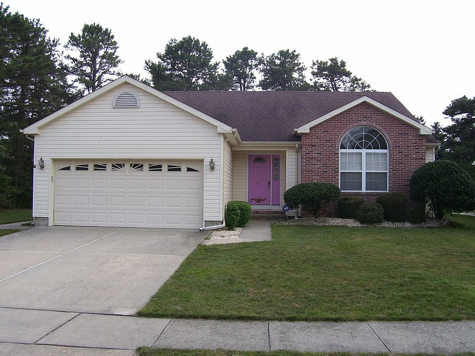 Front Elevation with upgraded stone front