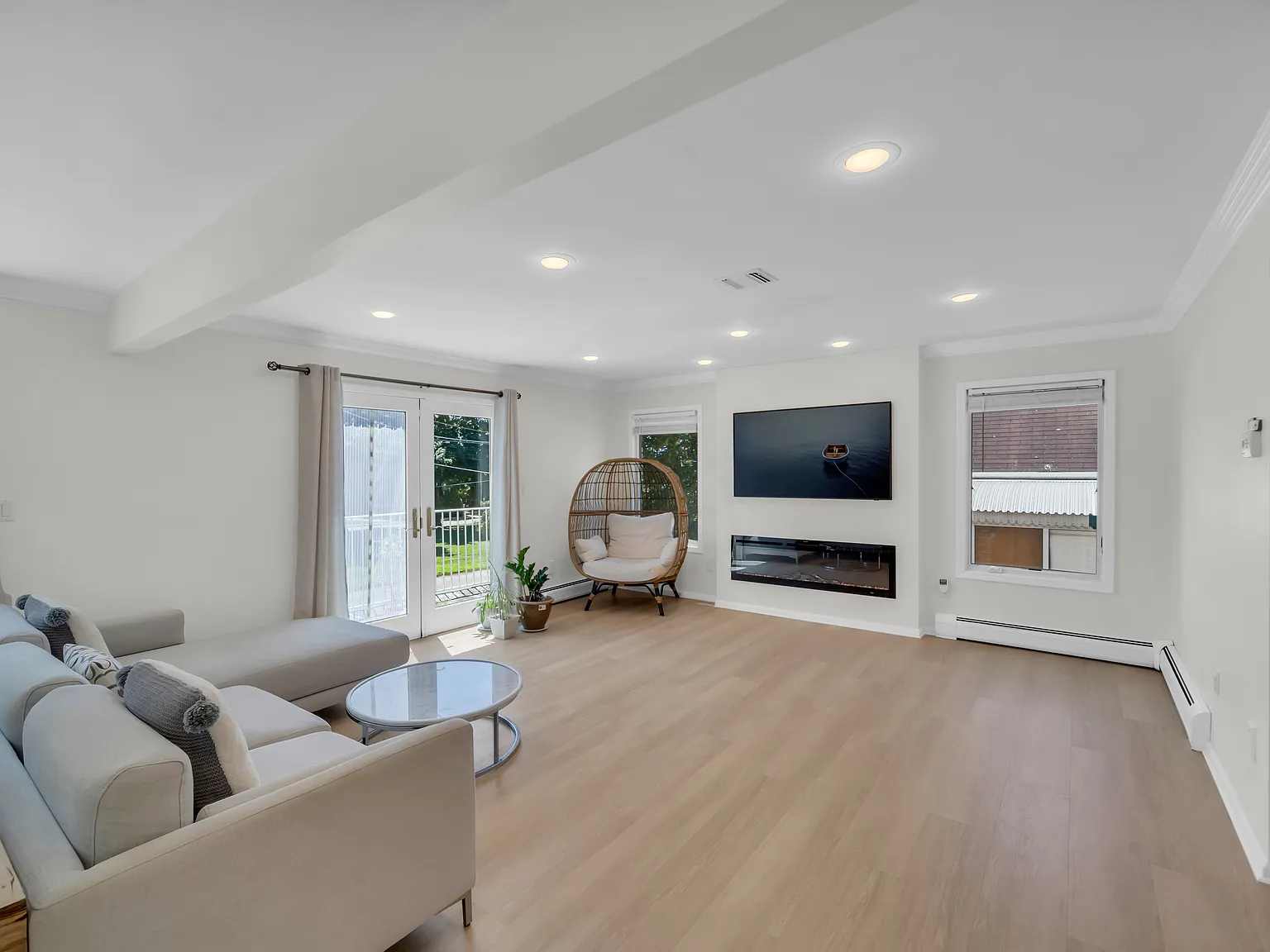 4 bed, 3.5 bath, 2446 sqft, $8,800 — Photo 4
