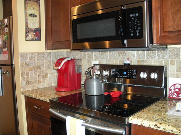 3rd image of 902 Briarcliff Dr