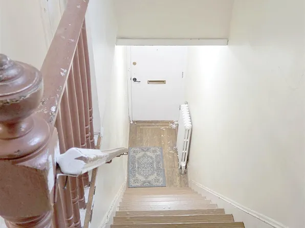 164 Bayview Avenue image 15 of 26