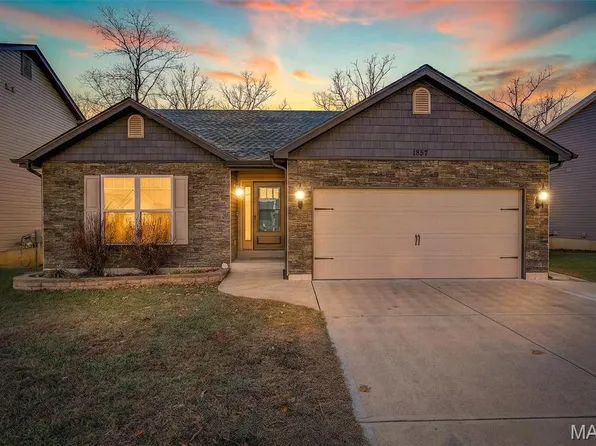 1957 Masters Dr, Festus, MO 63028