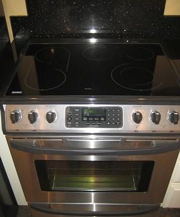 5th image of 3501 Laguna St APT 202