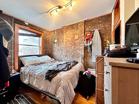 Rented by Zjama Realty Corp | media 7