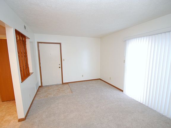 4th image of 427 S Silverwood Ln APT 3