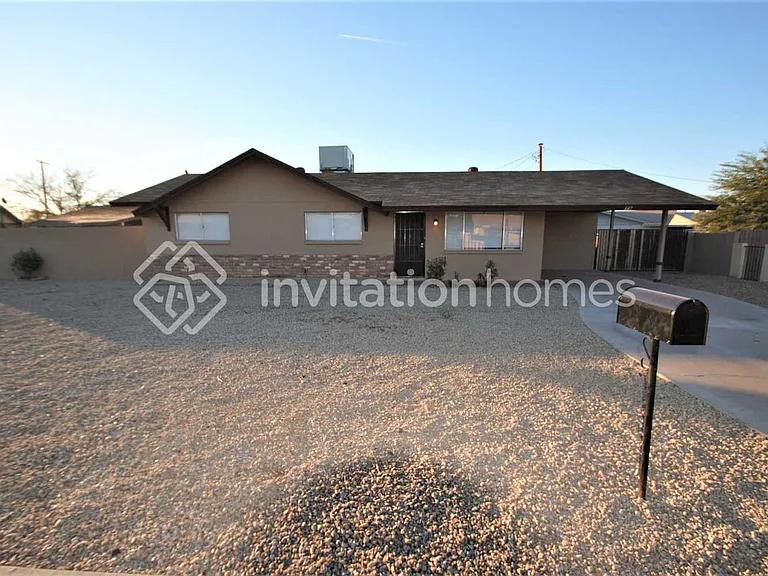 647 E Franklin Ave — Photo 1