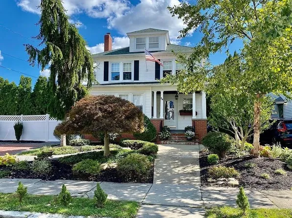 24 Elmcrest Ave, Providence, RI 02908
