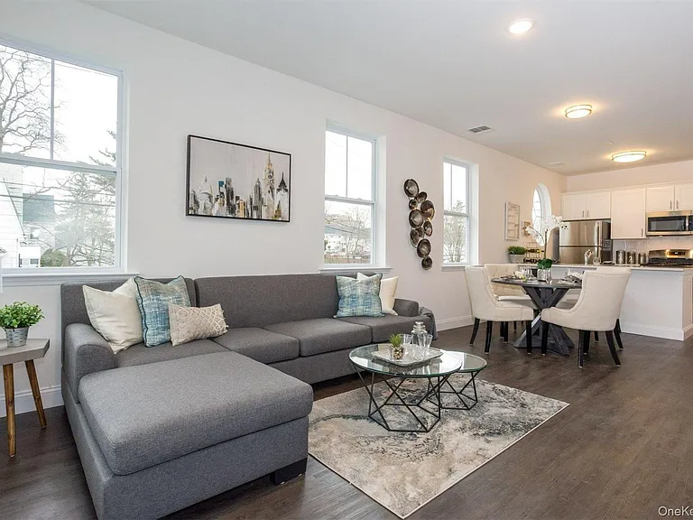 1046 New York Ave #6 — Photo 7