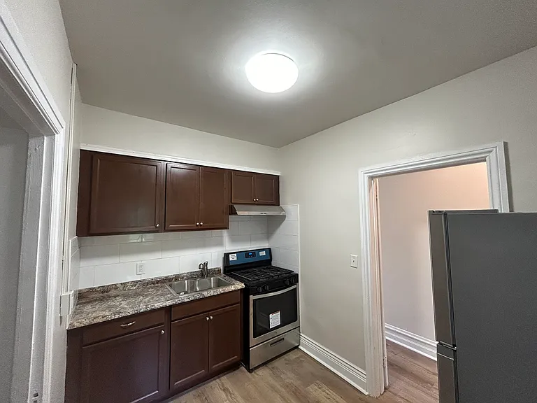 213 Front St #1 — Photo 6