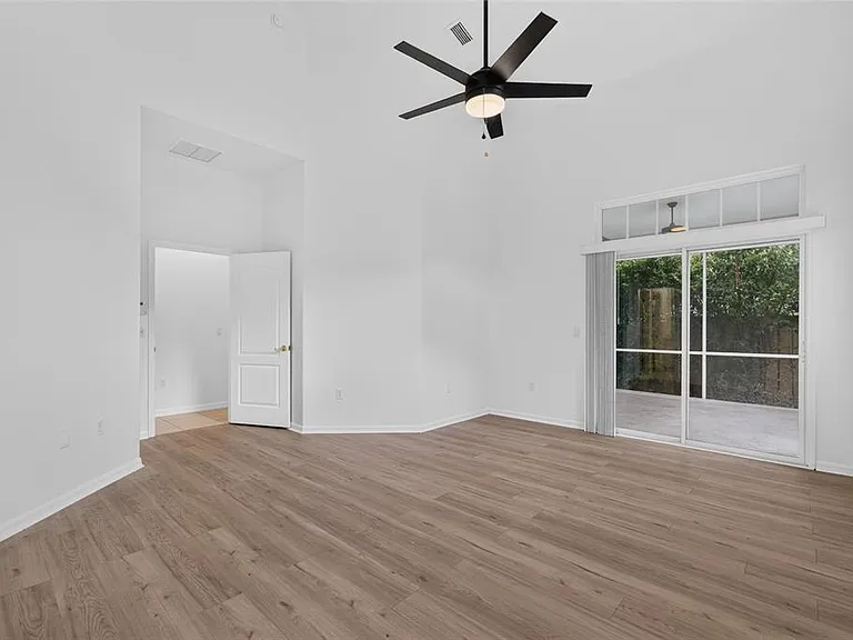 914 SW 83rd Ter — Photo 5