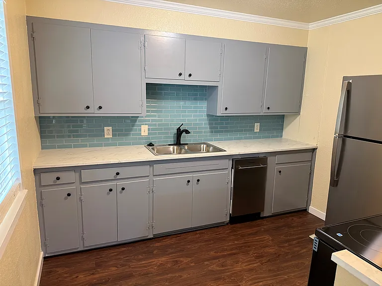 205 N Florene St #B — Photo 10