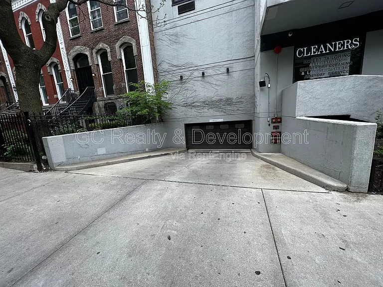 1221 N Dearborn St #P9N — Photo 16