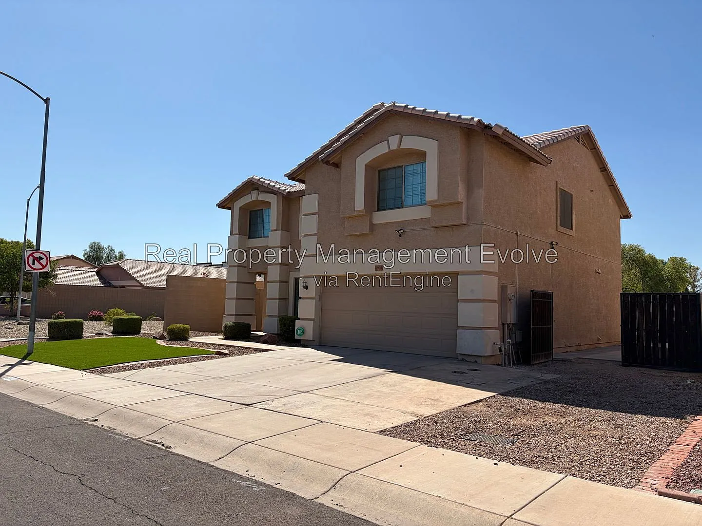 4 bed, 3.0 bath, 2452 sqft, $2,400 — Photo 2