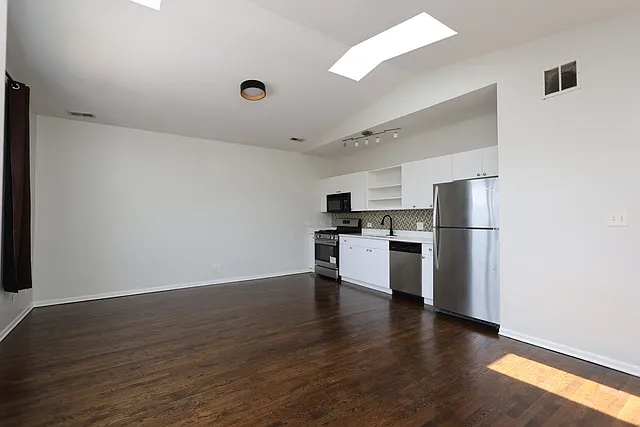 3 bed, $3,500 — Photo 4
