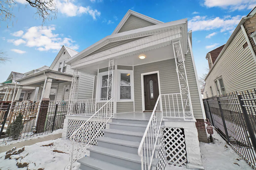 6324 S Washtenaw Ave photo 1