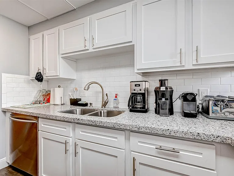 5150 Hidalgo St #402 — Photo 36