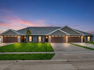 425 N 2nd Ave, Eldridge, IA 52748