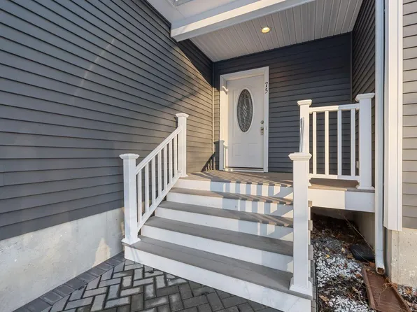 75 Forest Glen Lane, Topsham, ME 04086