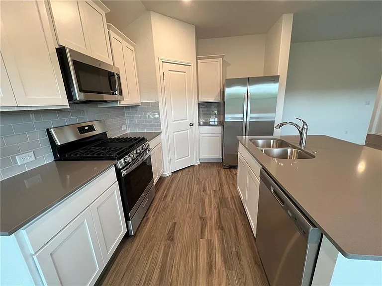 500 Jack Ryan St — Photo 4