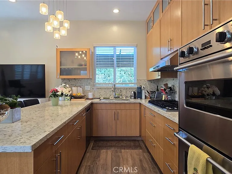 1018 La Presa Dr — Photo 5