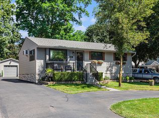 144 Bobolink Ave, Commerce Township, MI 48382