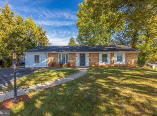 100 W Amhurst Pl, Sterling, VA 20164