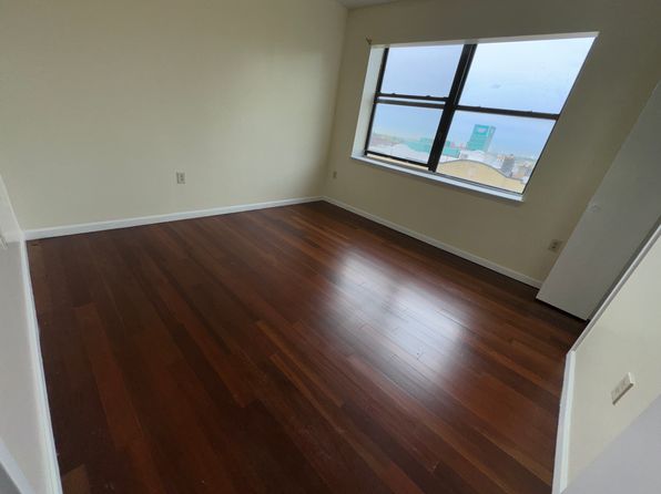 119 Elizabeth Ave #13