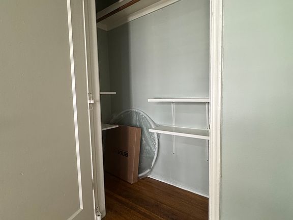 Walk-in closet